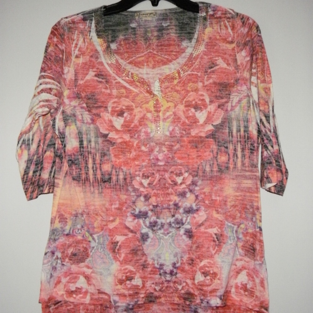 ENERGY WORLD WEAR Floral Scoop Embellished Top L